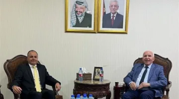 سفير مصر في رام الله يلتقي بأمين سر اللجنة التنفيذية لمنظمة التحرير الفلسطينية