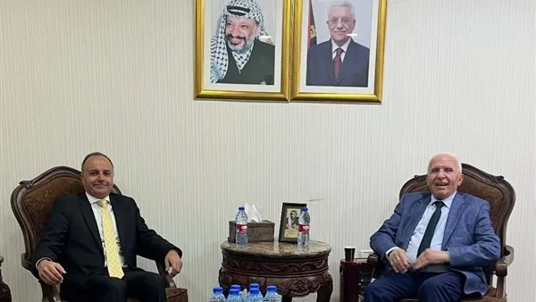 سفير مصر في رام الله يلتقي بأمين سر اللجنة التنفيذية لمنظمة التحرير الفلسطينية سفير مصر في رام الله يلتقي بأمين سر اللجنة التنفيذية لمنظمة التحرير الفلسطينية