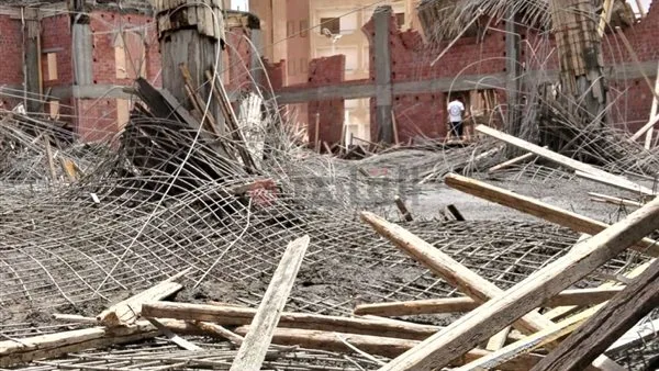 سقوط سقف مسجد قيد الإنشاء في بني سويف، وإصابة خمسة عمال، والجهود متواصلة لإنقاذ السادس من تحت الأنقاض. سقوط سقف مسجد قيد الإنشاء في بني سويف، وإصابة خمسة عمال، والجهود متواصلة لإنقاذ السادس من تحت الأنقاض.