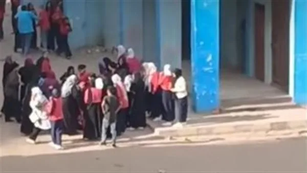 سقوط طالبة إعدادية من أعلى مدرسة في بشتيل بالجيزة.. والتعليم تشكل لجنة تحقيق طارئة سقوط طالبة إعدادية من أعلى مدرسة في بشتيل بالجيزة.. والتعليم تشكل لجنة تحقيق طارئة