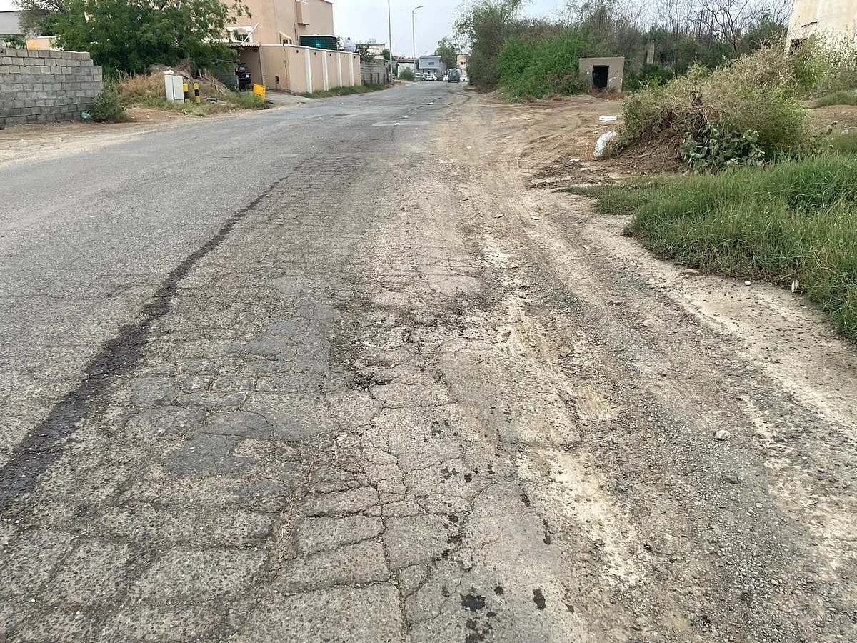 سكان “العقلة” و”الجوة” في العارضة يطالبون بصيانة فورية لطريق متدهور يسبب حوادث وأضرار للمركبات. سكان “العقلة” و”الجوة” في العارضة يطالبون بصيانة فورية لطريق متدهور يسبب حوادث وأضرار للمركبات.