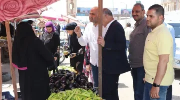 سكرتير عام مساعد بني سويف يتفقد أسواق اليوم الواحد لتوفير السلع بأسعار مخفضة
