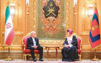 سلطان عمان ورئيس إيران يدعوان لوقف ممارسات الإبادة في غزة وتيسير دخول المساعدات، ويعبران عن رفضهما التام لخطط تهجير السكان.
