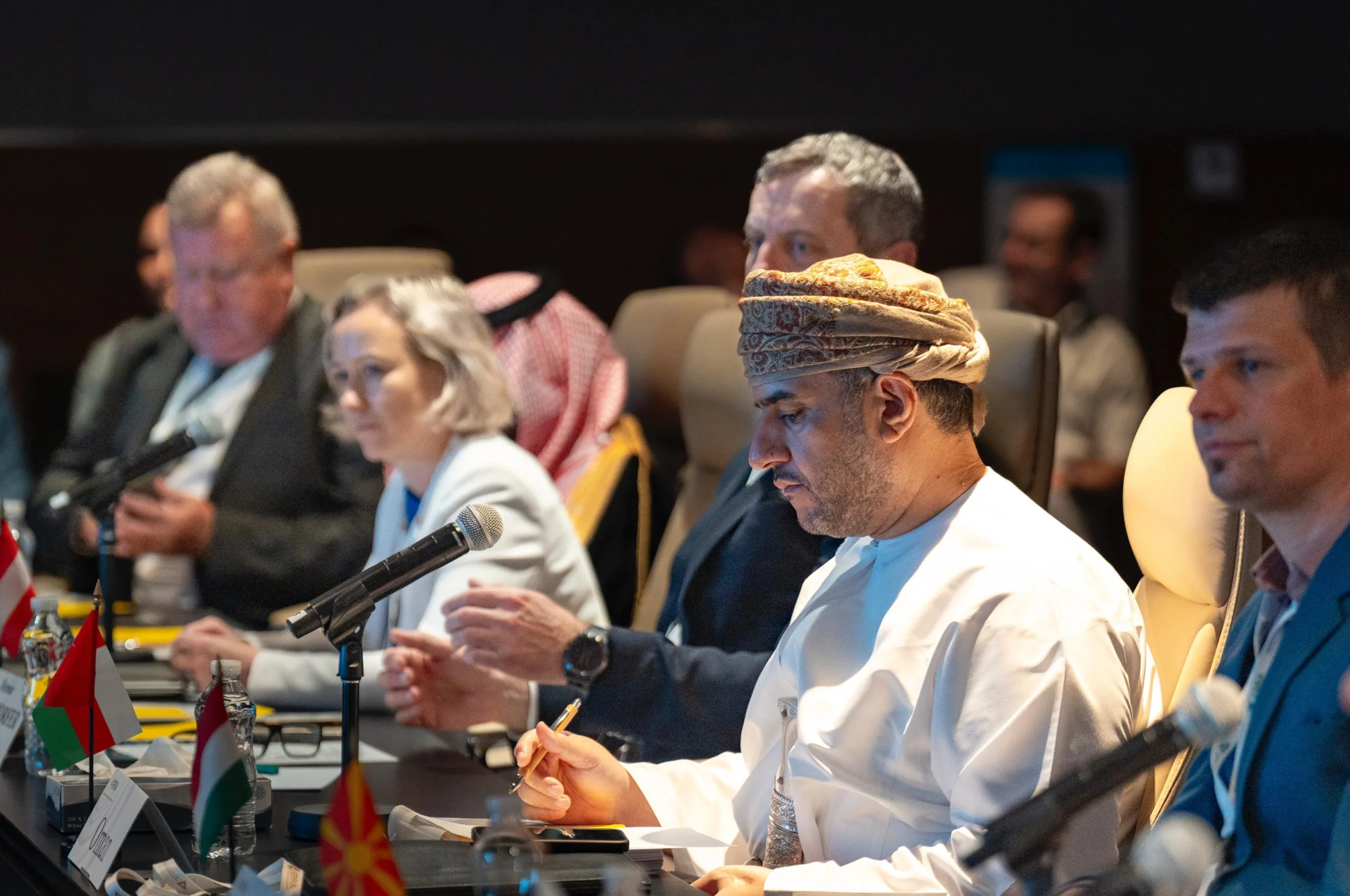 سلطنة عُمان تستضيف اجتماع الرابطة الإقليمية لمنظمي الطاقة سلطنة عُمان تستضيف اجتماع الرابطة الإقليمية لمنظمي الطاقة