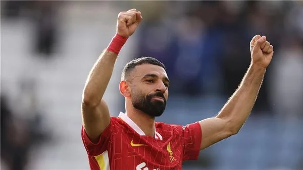 سلوت يكشف فرص محمد صلاح للفوز بالكرة الذهبية