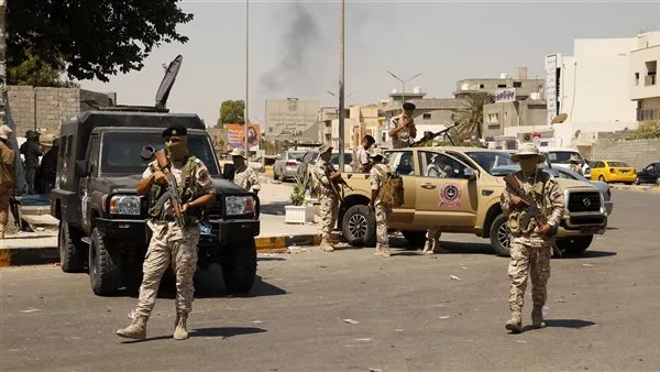 سمع دوي انفجارات وأصوات إطلاق نار.. وزارة الداخلية الليبية تطالب سكان طرابلس بالبقاء في منازلهم. سمع دوي انفجارات وأصوات إطلاق نار.. وزارة الداخلية الليبية تطالب سكان طرابلس بالبقاء في منازلهم.