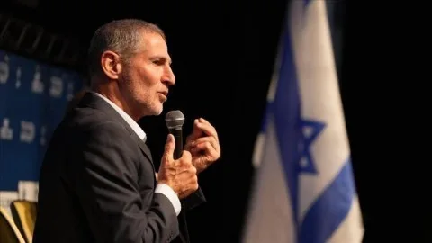 سياسي إسرائيلي يطالب الأحزاب الليبرالية بتوحيد جهودها لإنشاء جبهة معارضة قوية ضد نتنياهو