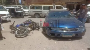 شاب يتعرض لإصابة نتيجة حادث تصادم بين سيارة خاصة ودراجة نارية في محافظة الغربية