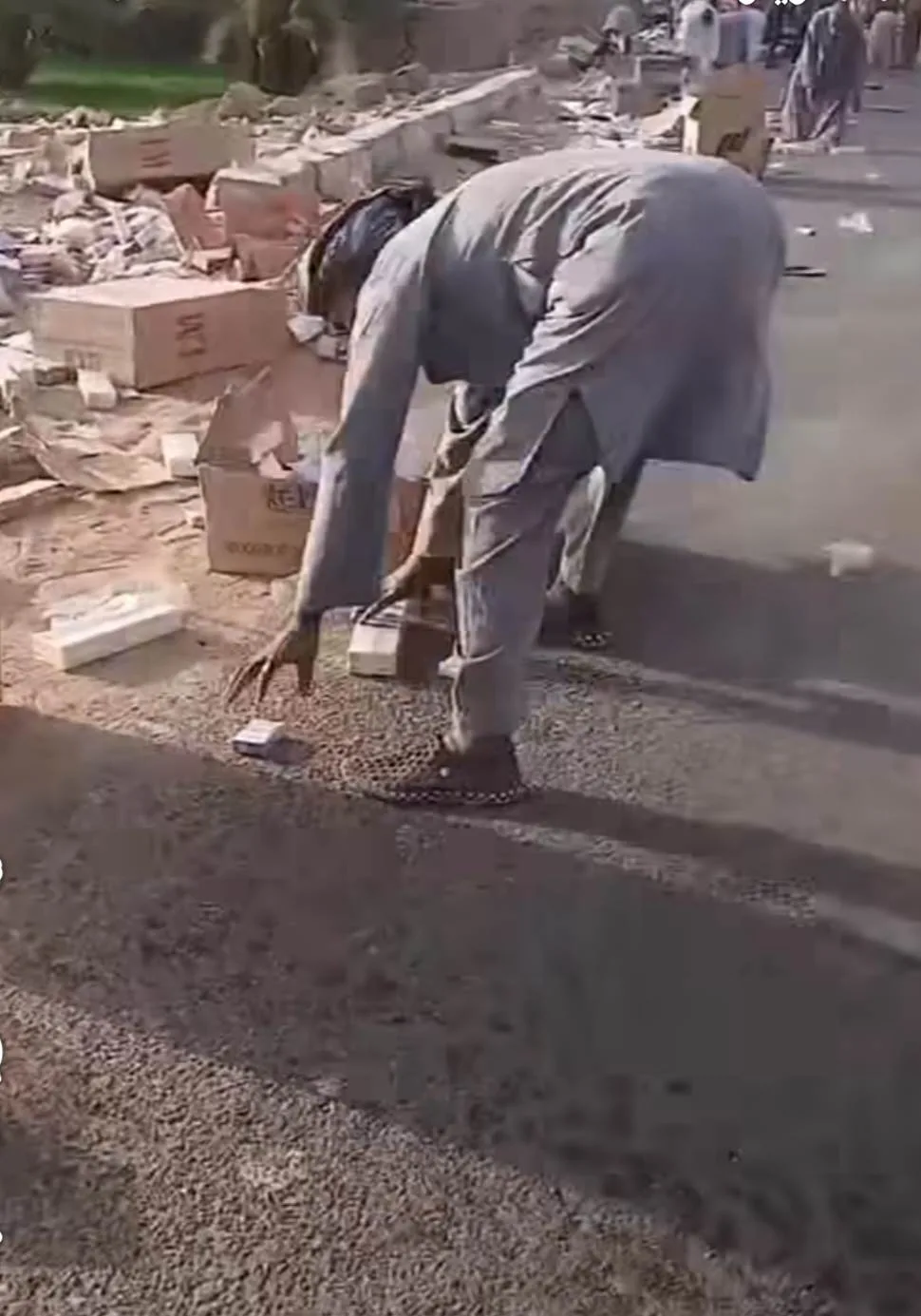 شحنة سجائر وأدخنة مصادرة على الطريق الزراعي في أسوان