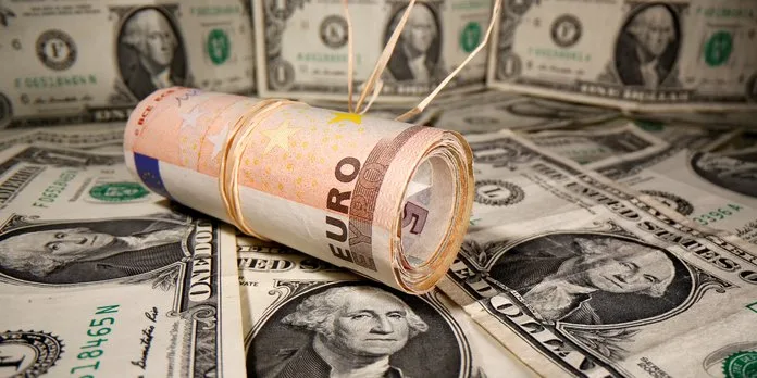 شركات أمريكية رائدة تتوجه نحو اليورو لمواجهة تقلبات الدولار وارتفاع حدة الحرب التجارية