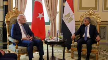شريف فتحي يبحث سبل تعزيز التعاون مع وزير الثقافة والسياحة التركي 