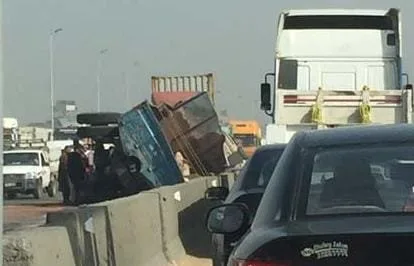 شلل مروري على «زراعي القاهرة – الإسكندرية» بقها.. انقلاب نقل يعيق الحركة شلل مروري على «زراعي القاهرة – الإسكندرية» بقها.. انقلاب نقل يعيق الحركة
