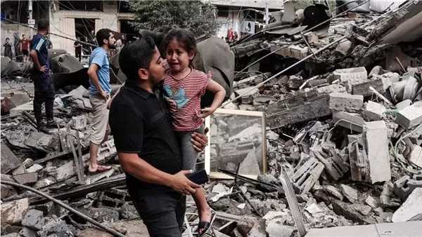 شهداء ومصابون في غارة إسرائيلية على منزل غرب دير البلح بغزة شهداء ومصابون في غارة إسرائيلية على منزل غرب دير البلح بغزة