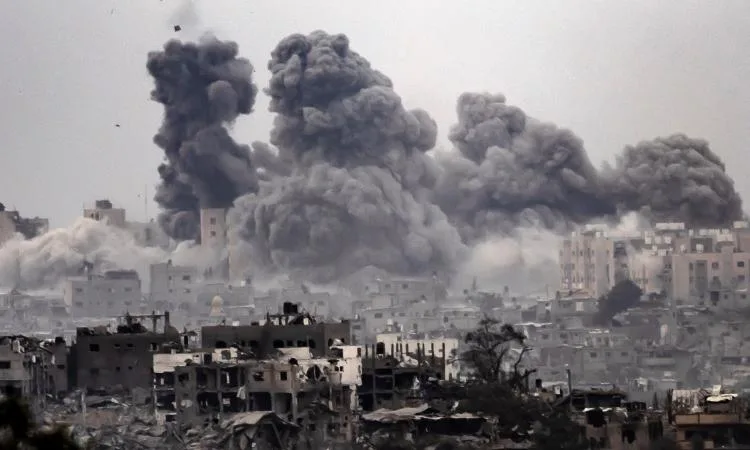 شهيدان وعدد من المصابين جراء قصف الاحتلال لمنزل شرق خان يونس شهيدان وعدد من المصابين جراء قصف الاحتلال لمنزل شرق خان يونس
