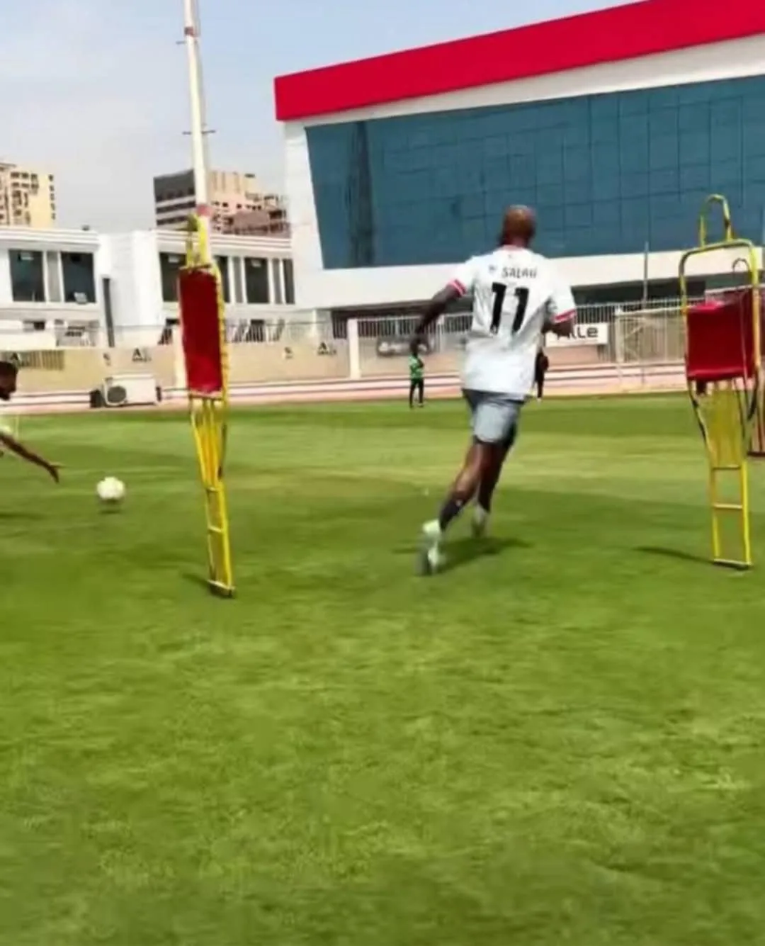 شيكابالا يثير دهشة محمد صلاح في الزمالك.. مكتشف التفاصيل شيكابالا يثير دهشة محمد صلاح في الزمالك.. مكتشف التفاصيل