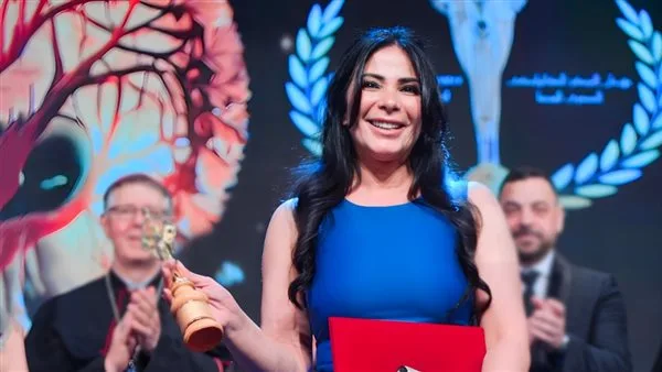 صائدة الجوائز .. منى زكي تحصد الجائزة الرابعة عن فيلم رحلة 404 صائدة الجوائز .. منى زكي تحصد الجائزة الرابعة عن فيلم رحلة 404
