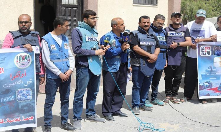صحفيو غزة يحيون اليوم العالمي لحرية الصحافة صحفيو غزة يحيون اليوم العالمي لحرية الصحافة