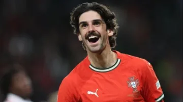 صراع اندية الدوري الانجليزي ينعش خزينة برشلونة