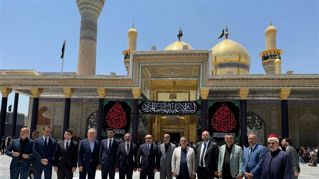 صور: أمين بغداد يزور مرقدي الإمامين الكاظمين (ع) وجامع أبي حنيفة مع وفد تركي