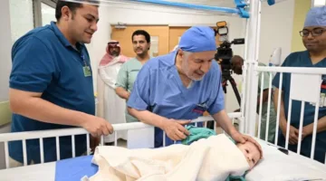 صور.. بدء عملية فصل توأم طفيلي مصري بالرياض