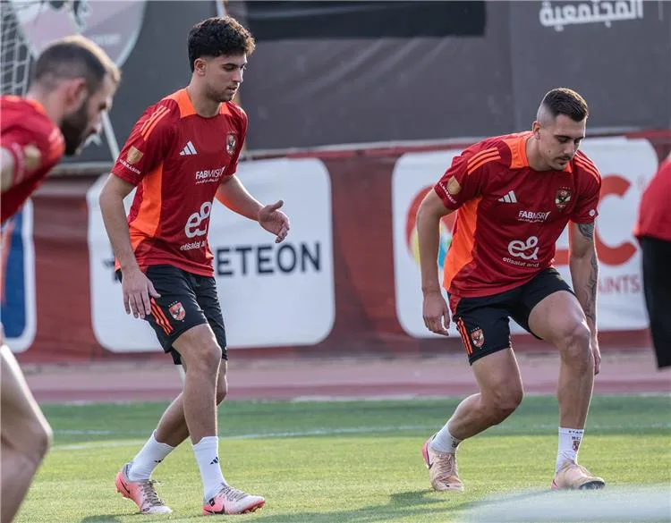 صور | خوسيه ريفيرو يبدأ تدريباته الأولى مع الأهلي ويظهر اللاعب الجديد. صور | خوسيه ريفيرو يبدأ تدريباته الأولى مع الأهلي ويظهر اللاعب الجديد.