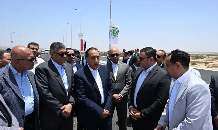 صور: رئيس الوزراء يراقب المشاريع الحالية في “الحزام الأخضر” بمدينة 6 أكتوبر صور: رئيس الوزراء يراقب المشاريع الحالية في “الحزام الأخضر” بمدينة 6 أكتوبر