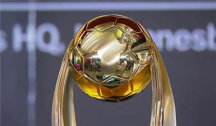 صور | كاف يكشف عن التصميم الجديد لكأس دوري أبطال إفريقيا قبل مواجهة بيراميدز وصن داونز