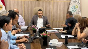صور: مدير الرعاية الصحية في الأقصر يستعرض سبل تطوير العمل في عيادات المرافق الطبية