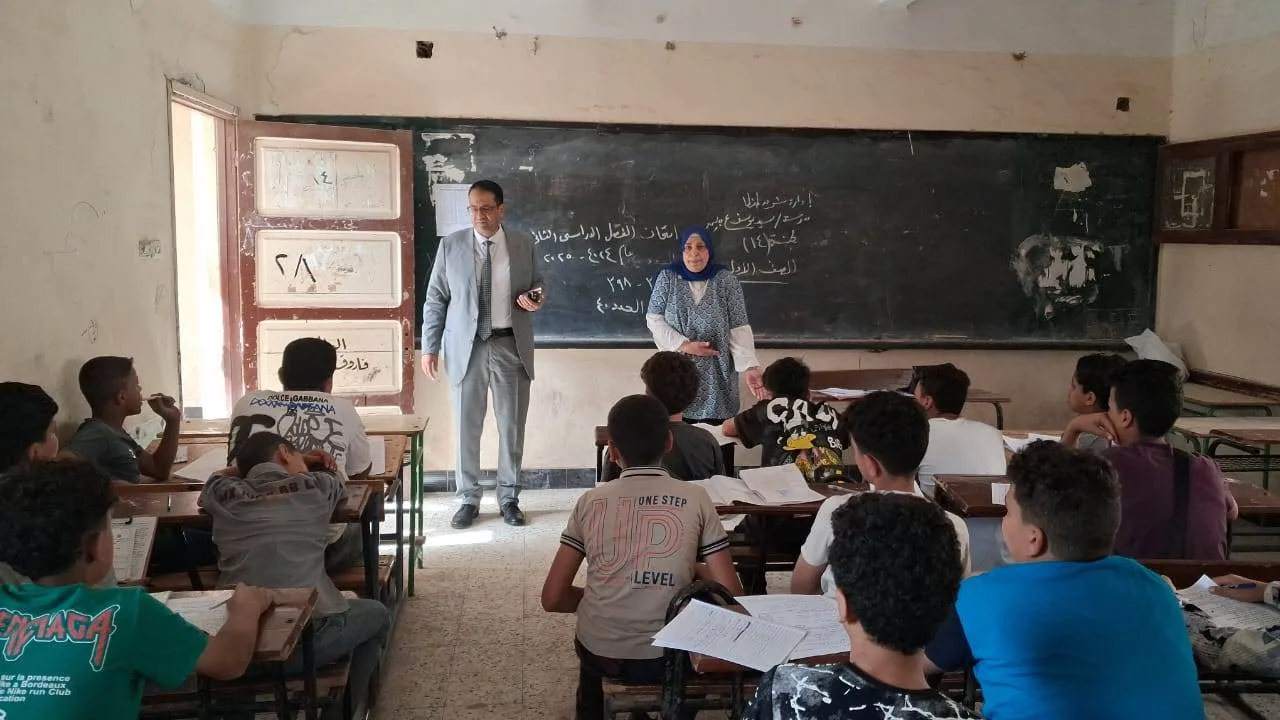 صور: وكيل “تعليم الغربية” يزور لجان امتحانات النقل ويؤكد على أهمية الالتزام بالضوابط. صور: وكيل “تعليم الغربية” يزور لجان امتحانات النقل ويؤكد على أهمية الالتزام بالضوابط.