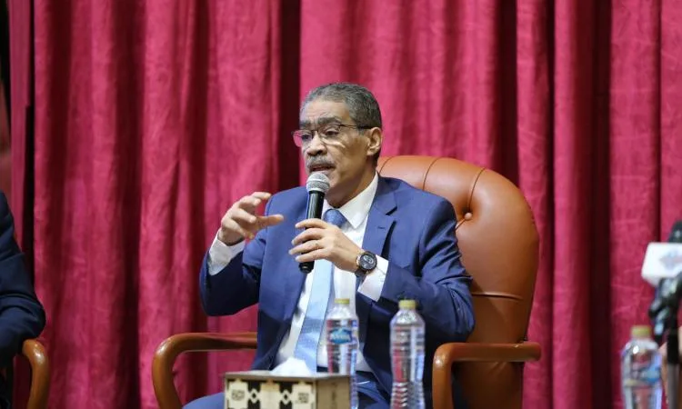 صور..ضياء رشوان: القضية الفلسطينية تتصدر الاهتمام العربي بإجماع غير مسبوق صور..ضياء رشوان: القضية الفلسطينية تتصدر الاهتمام العربي بإجماع غير مسبوق