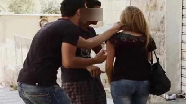 ضبط 3 طلاب «عاكسوا فتاة» واعتدوا على شقيقها بسلاح أبيض في الجيزة ضبط 3 طلاب «عاكسوا فتاة» واعتدوا على شقيقها بسلاح أبيض في الجيزة