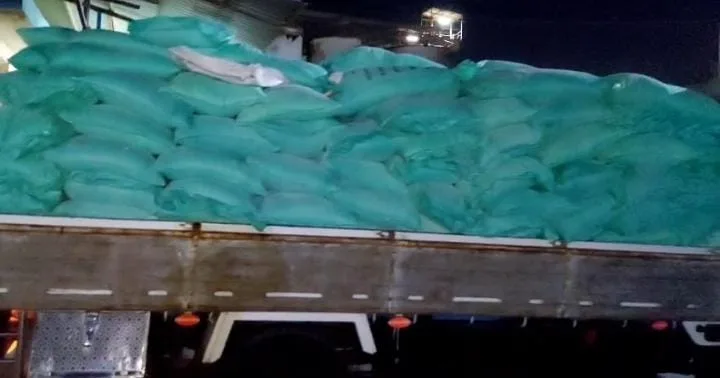 ضبط سيارة محملة بأكثر من 8 أطنان دقيق بلدي مدعم قبل بيعها بالسوق السوداء بالبحيرة ضبط سيارة محملة بأكثر من 8 أطنان دقيق بلدي مدعم قبل بيعها بالسوق السوداء بالبحيرة