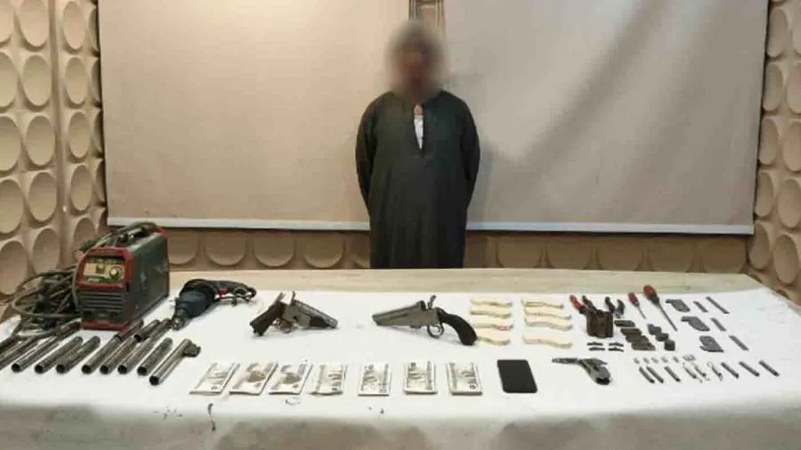 ضبط شخص لقيامه بإدارة ورشة لتصنيع الأسلحة النارية بالقاهرة ضبط شخص لقيامه بإدارة ورشة لتصنيع الأسلحة النارية بالقاهرة