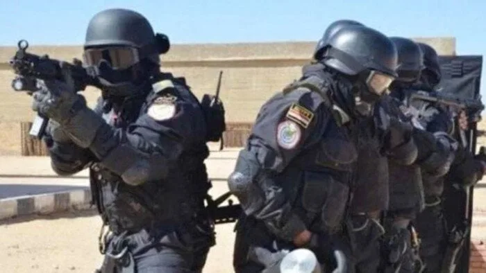 الأمن يقتحم مؤسسة تعليمية مزيفة في الجيزة الأمن يقتحم مؤسسة تعليمية مزيفة في الجيزة