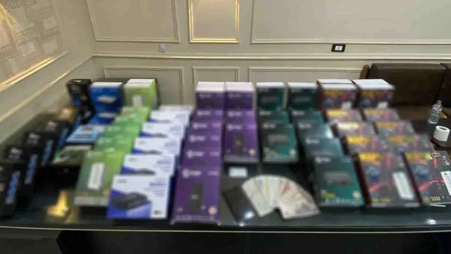ضبط محل يبيع أجهزة الريسيفر المعدة لفك شفرات القنوات الفضائية ضبط محل يبيع أجهزة الريسيفر المعدة لفك شفرات القنوات الفضائية