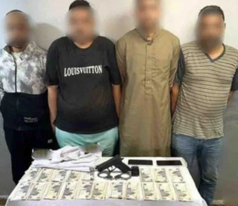 ضبط متهمين بالاستيلاء على مبلغ مالي من شخص بالجيزة ضبط متهمين بالاستيلاء على مبلغ مالي من شخص بالجيزة