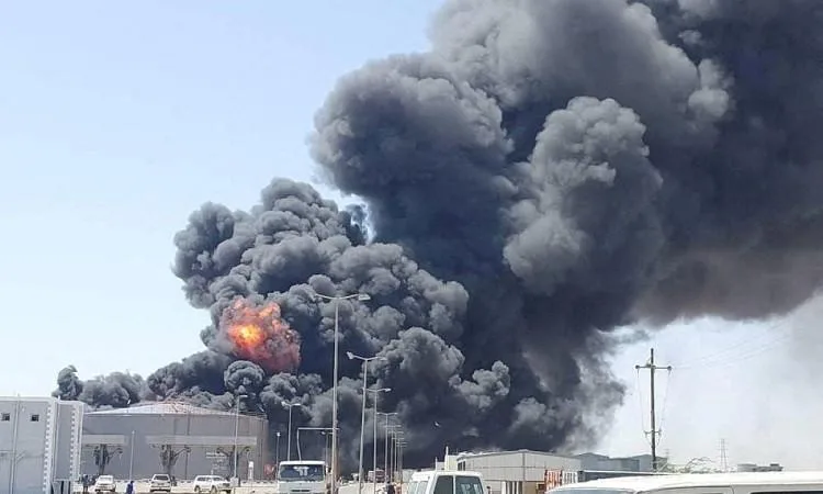 طائرة مسيرة تستهدف أحد فنادق في بورتسودان بالقرب من القصر الرئاسي المؤقت طائرة مسيرة تستهدف أحد فنادق في بورتسودان بالقرب من القصر الرئاسي المؤقت