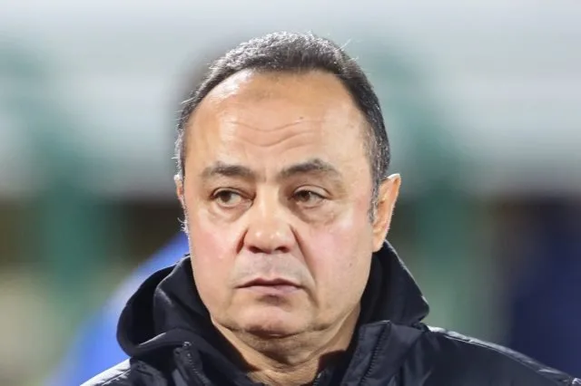 طارق يحيى في حوار ناري لـ الأسبوع: «تعيين الرمادي مدير فني للزمالك عيب.. والنادي عايش على معونات عباس» طارق يحيى في حوار ناري لـ الأسبوع: «تعيين الرمادي مدير فني للزمالك عيب.. والنادي عايش على معونات عباس»