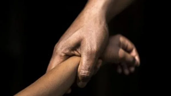 طالب يزعم أنه تعرض للاعتداء من قبل عامل في المدرسة بالعمرانية طالب يزعم أنه تعرض للاعتداء من قبل عامل في المدرسة بالعمرانية