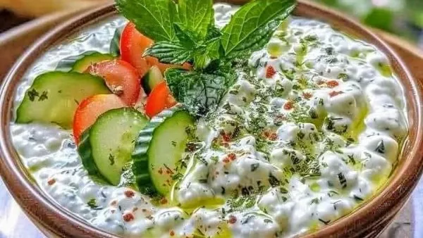 طريقة عمل سلطة الزبادي والخيار طريقة عمل سلطة الزبادي والخيار