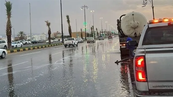 طقس السعودية اليوم الجمعة.. أمطار رعدية وغبار مستمر