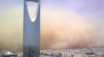 طقس السعودية اليوم: رياح قوية تؤثر على الرؤية وأمطار مصحوبة بالرعد.