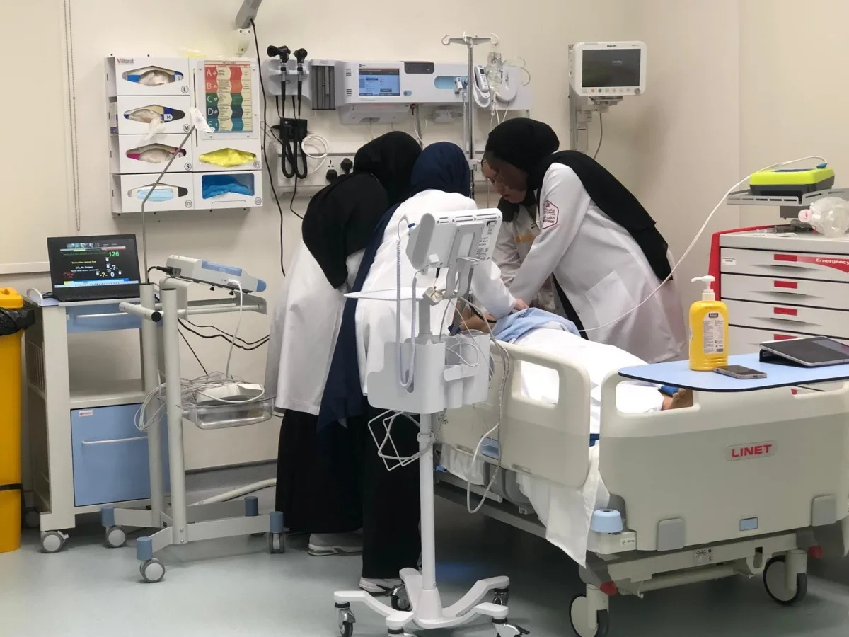 طلاب كلية الصحة في جامعة قطر يتنافسون في النهائيات العالمية لمسابقة المحاكاة في إسبانيا.