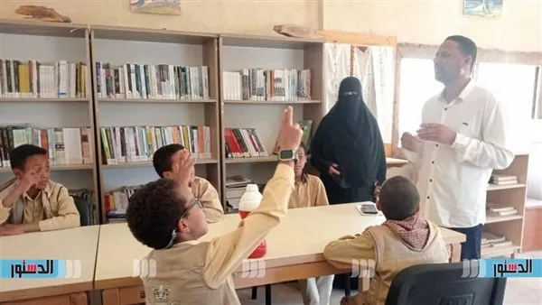طلاب مدرسة السبوخة الابتدائية للبنين يقومون بزيارة إلى المكتبة العامة في سيوة