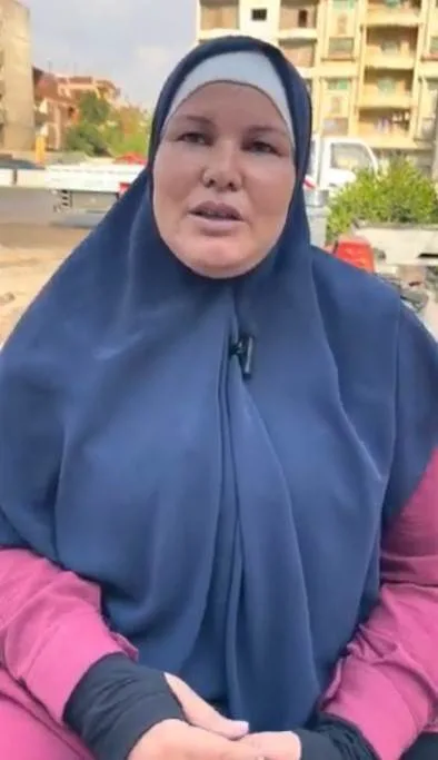 “طلبتها واستجاب الله.. وأصبحت موضوعًا شائعًا” .. أم أنس تروي قصة معاناتها كسايقة دراجة بخارية