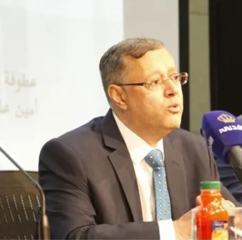 طه درويش: حول ارتكاب جريمة الكتابة وتسعة أقمار “آلاء النجار” التي احترقت. طه درويش: حول ارتكاب جريمة الكتابة وتسعة أقمار “آلاء النجار” التي احترقت.