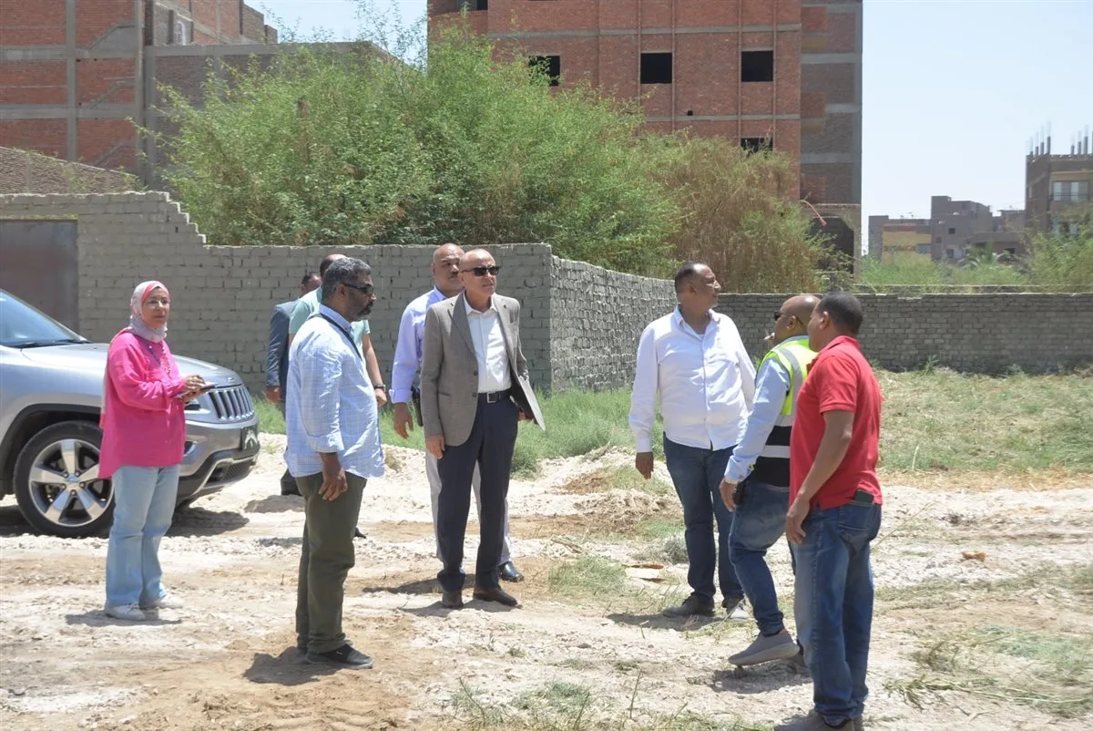 طوله 1000 متر.. محافظ الأقصر يجري جولة ميدانية لمتابعة فتح أكبر شارع بحي جنوب المدينة| صور طوله 1000 متر.. محافظ الأقصر يجري جولة ميدانية لمتابعة فتح أكبر شارع بحي جنوب المدينة| صور