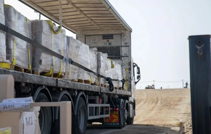 جيش الاحتلال الإسرائيلي يعلن عن وصول 5 شاحنات محملة بالمساعدات إلى غزة