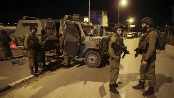 عاجل.. إصابات باختناق غاز سام خلال اقتحام الاحتلال اللبن الشرقية الفلسطينية عاجل.. إصابات باختناق غاز سام خلال اقتحام الاحتلال اللبن الشرقية الفلسطينية