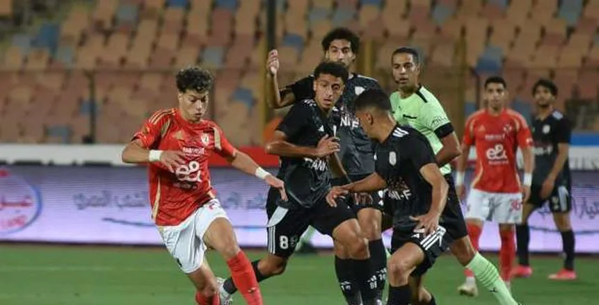 طرد محمد شيكا، حارس مرمى فريق فاركو، خلال مواجهة الأهلي طرد محمد شيكا، حارس مرمى فريق فاركو، خلال مواجهة الأهلي